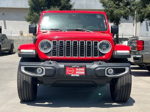 Used 2025 Jeep Wrangler Unlimited Sahara AWD/4WD image 11
