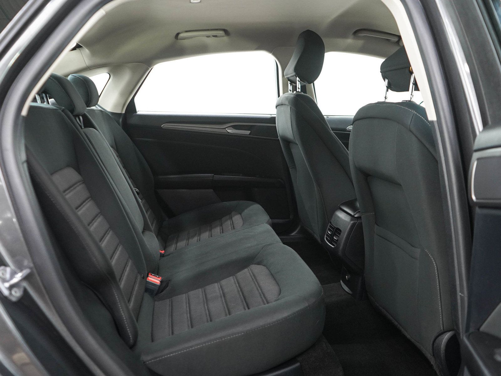 Used 2020 Ford Fusion SE AWD/4WD image 12