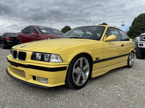 Used 1995 BMW M3 Coupe RWD image 3