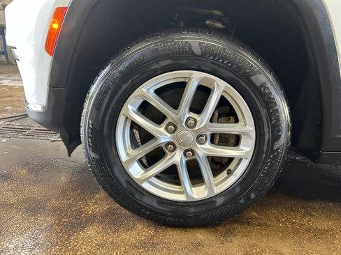 Certified 2022 Jeep Grand Cherokee L Laredo w/ Luxury Tech Group I AWD/4WD image 35