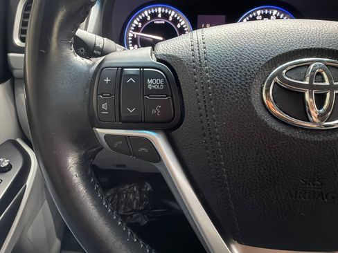 Used 2017 Toyota Highlander XLE AWD/4WD image 24