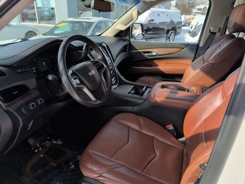 Used 2017 Cadillac Escalade ESV Premium Luxury image 3