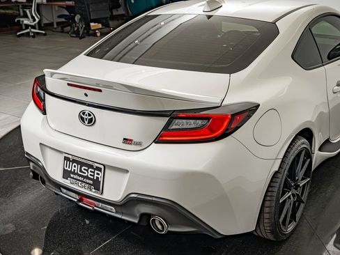 Used 2024 Toyota GR86 Premium RWD image 18