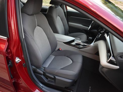 Used 2022 Toyota Camry LE image 19