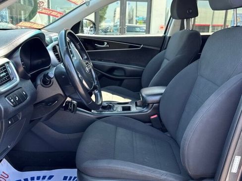 Used 2019 Kia Sorento AWD w/ LX Convenience Package image 9