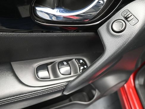 Used 2022 Nissan Rogue Sport SV FWD image 12