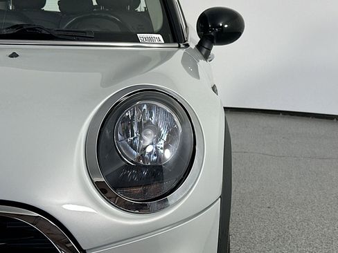 Used 2019 MINI Cooper 4-Door Hardtop image 11