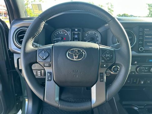 Used 2021 Toyota Tacoma TRD Off-Road w/ Technology Package AWD/4WD image 21