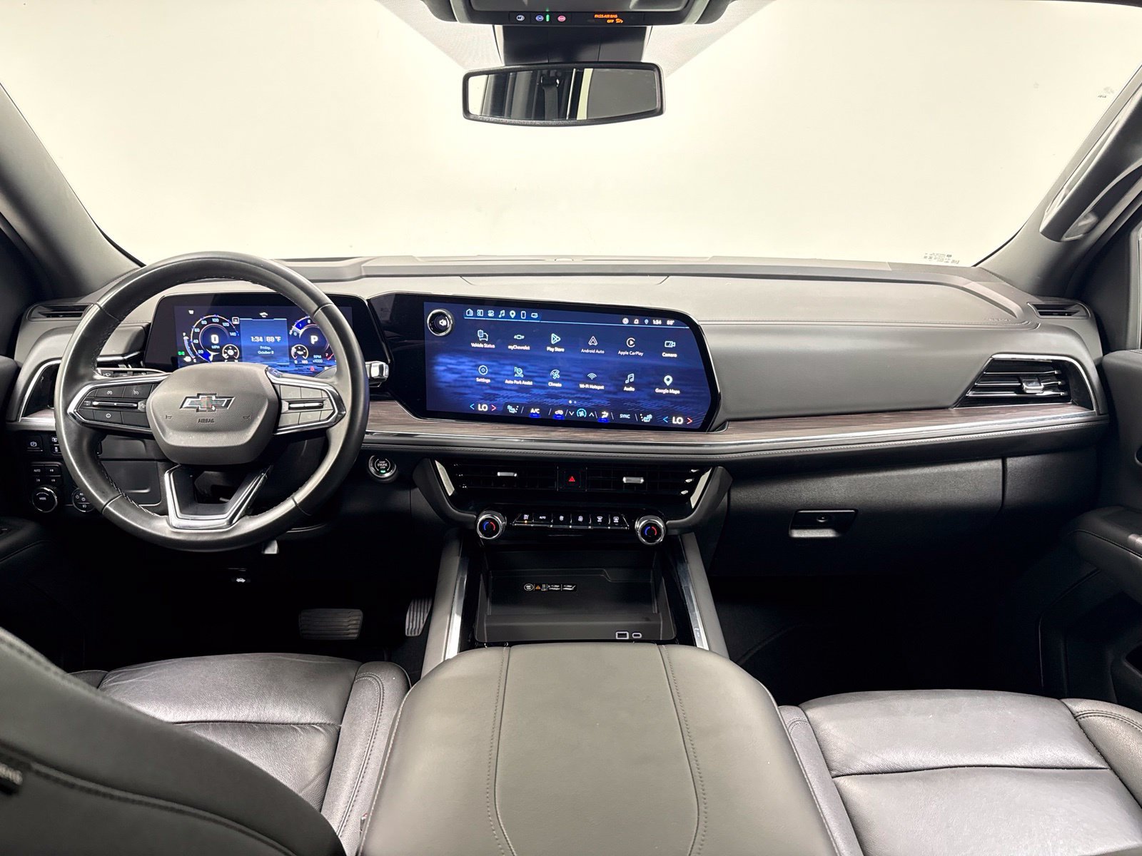 Used 2025 Chevrolet Suburban Z71 AWD/4WD image 29