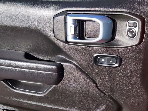 Used 2023 Jeep Gladiator Sport image 13