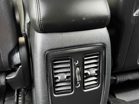 Used 2020 Jeep Grand Cherokee Laredo AWD/4WD image 27