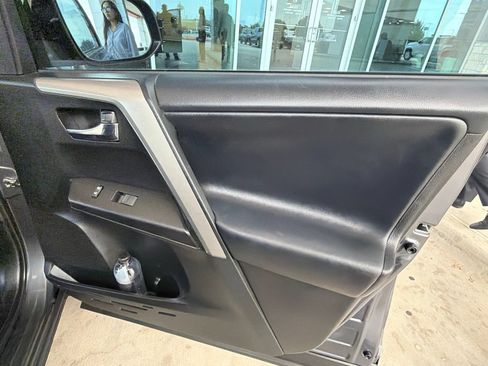 Used 2017 Toyota RAV4 XLE FWD image 25