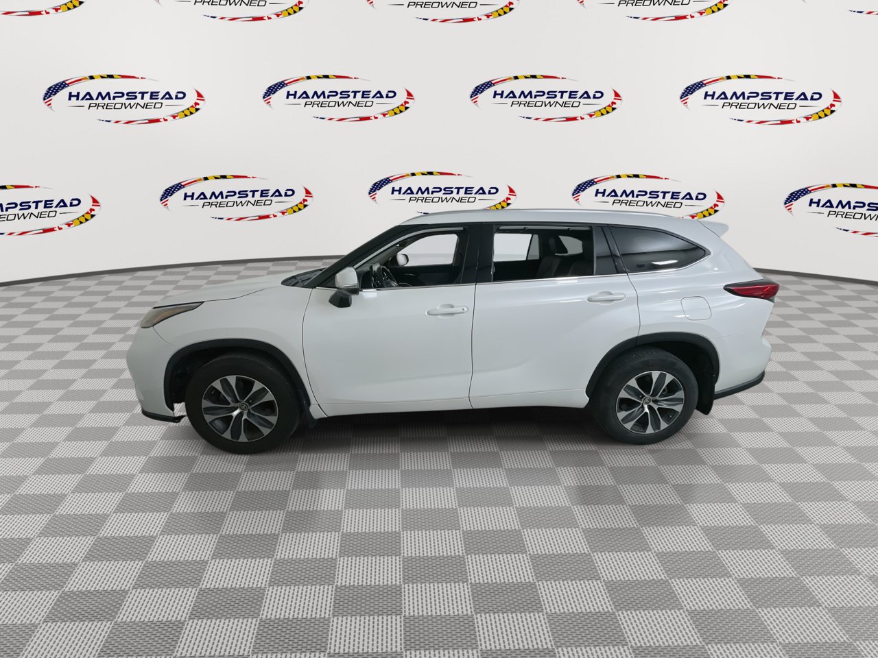 Used 2020 Toyota Highlander XLE AWD/4WD image 6