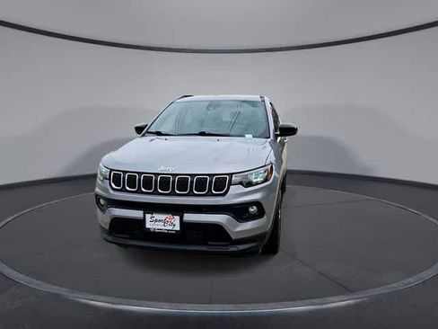 Used 2024 Jeep Compass Latitude AWD/4WD image 3