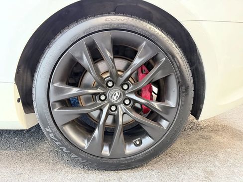 Used 2013 Hyundai Genesis 3.8 image 9