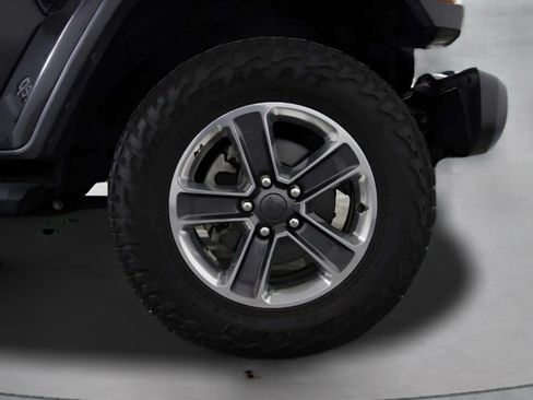 Used 2021 Jeep Wrangler Unlimited Sahara AWD/4WD image 38