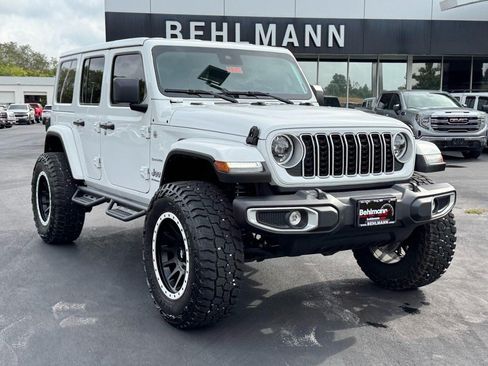 Used 2024 Jeep Wrangler Unlimited Sahara w/ Safety Group AWD/4WD image 2