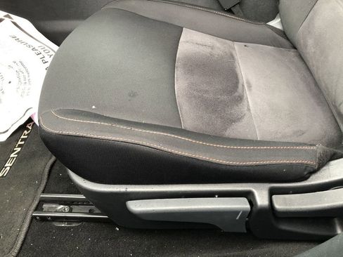 Used 2025 Nissan Sentra SR FWD image 13