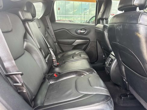 Used 2021 Jeep Cherokee Latitude Lux w/ Comfort/Convenience Group AWD/4WD image 9