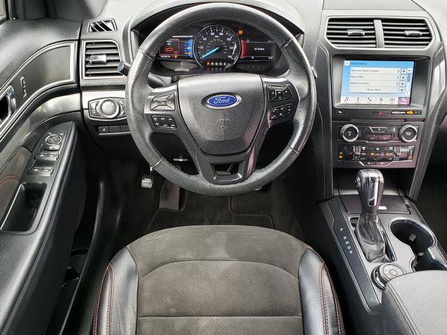 Used 2018 Ford Explorer XLT w/ Equipment Group 202A AWD/4WD image 16