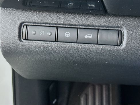 Used 2023 Nissan Pathfinder SV w/ SV Premium Package AWD/4WD image 17