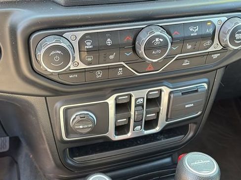 Used 2021 Jeep Gladiator Sport AWD/4WD image 18