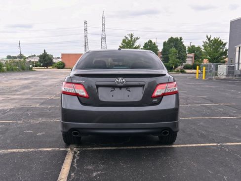 Used 2010 Toyota Camry SE FWD image 5