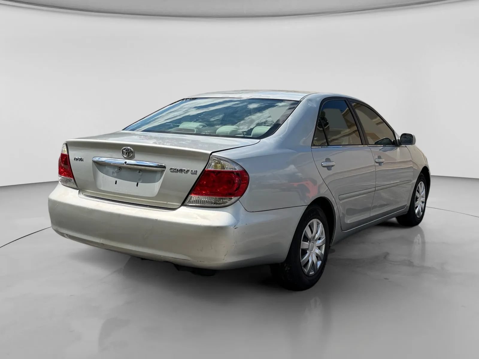 Used 2005 Toyota Camry LE FWD image 5