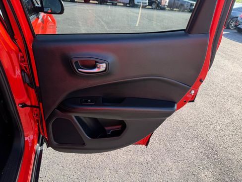 Used 2020 Jeep Compass Trailhawk w/ Leather Interior Group AWD/4WD image 18