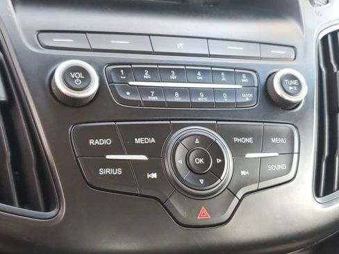 Used 2018 Ford Focus SE FWD image 18