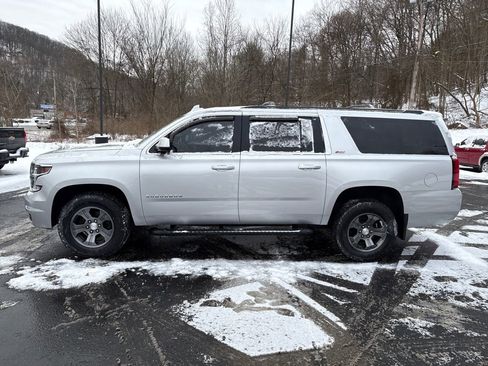 Used 2016 Chevrolet Suburban LT image 2