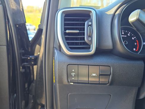 Used 2020 Kia Sportage LX image 14