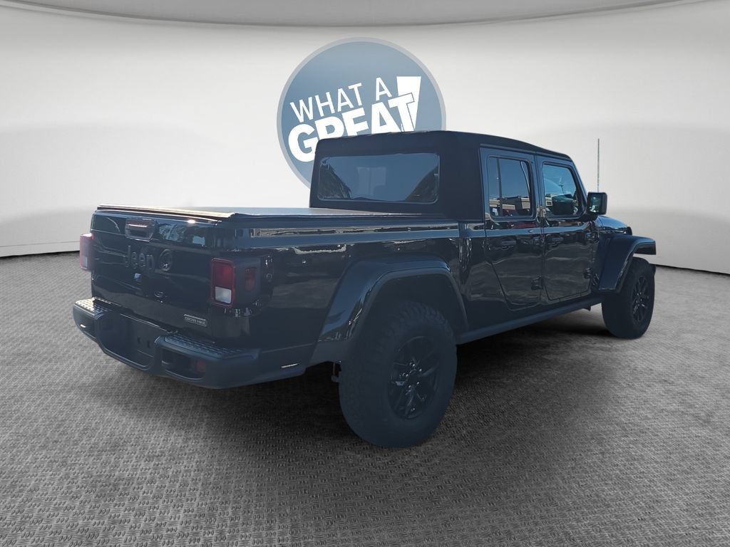 Used 2023 Jeep Gladiator Overland AWD/4WD image 3