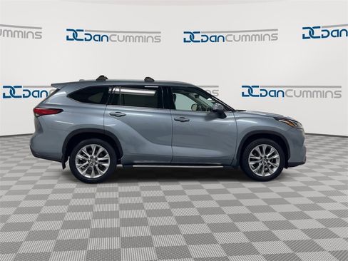 Used 2023 Toyota Highlander Limited image 9