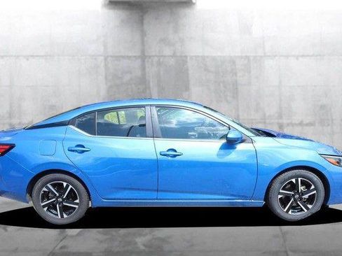 Used 2025 Nissan Sentra SV FWD image 5