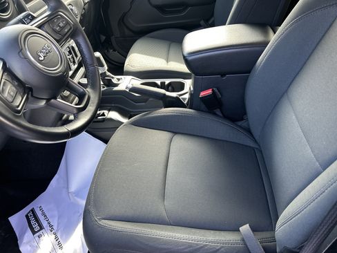 Used 2021 Jeep Gladiator Sport AWD/4WD image 3
