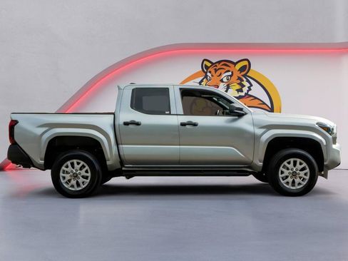 Used 2025 Toyota Tacoma SR RWD image 4