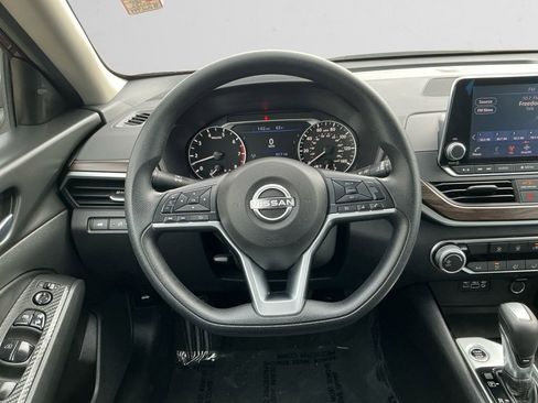 Used 2024 Nissan Altima 2.5 SV image 12