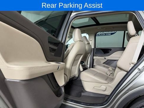 Used 2023 Lincoln Aviator AWD w/ Premium Package image 14