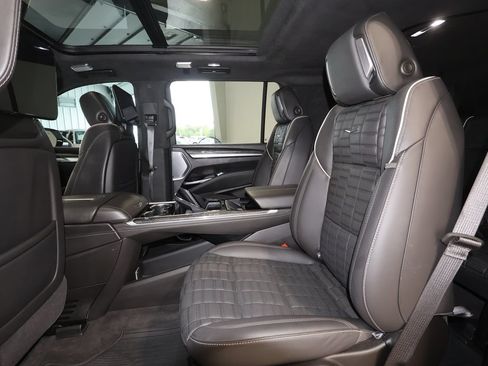 Used 2025 Cadillac Escalade ESV V AWD/4WD image 24
