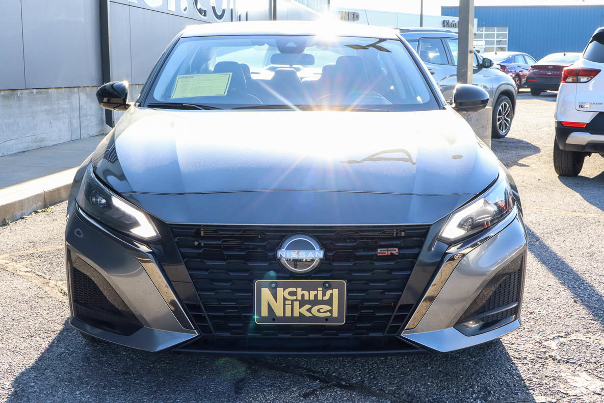 Used 2024 Nissan Altima 2.5 SR FWD image 2