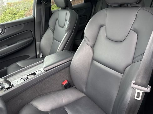 Certified 2024 Volvo XC60 B5 Core w/ Protection Package Premier image 17