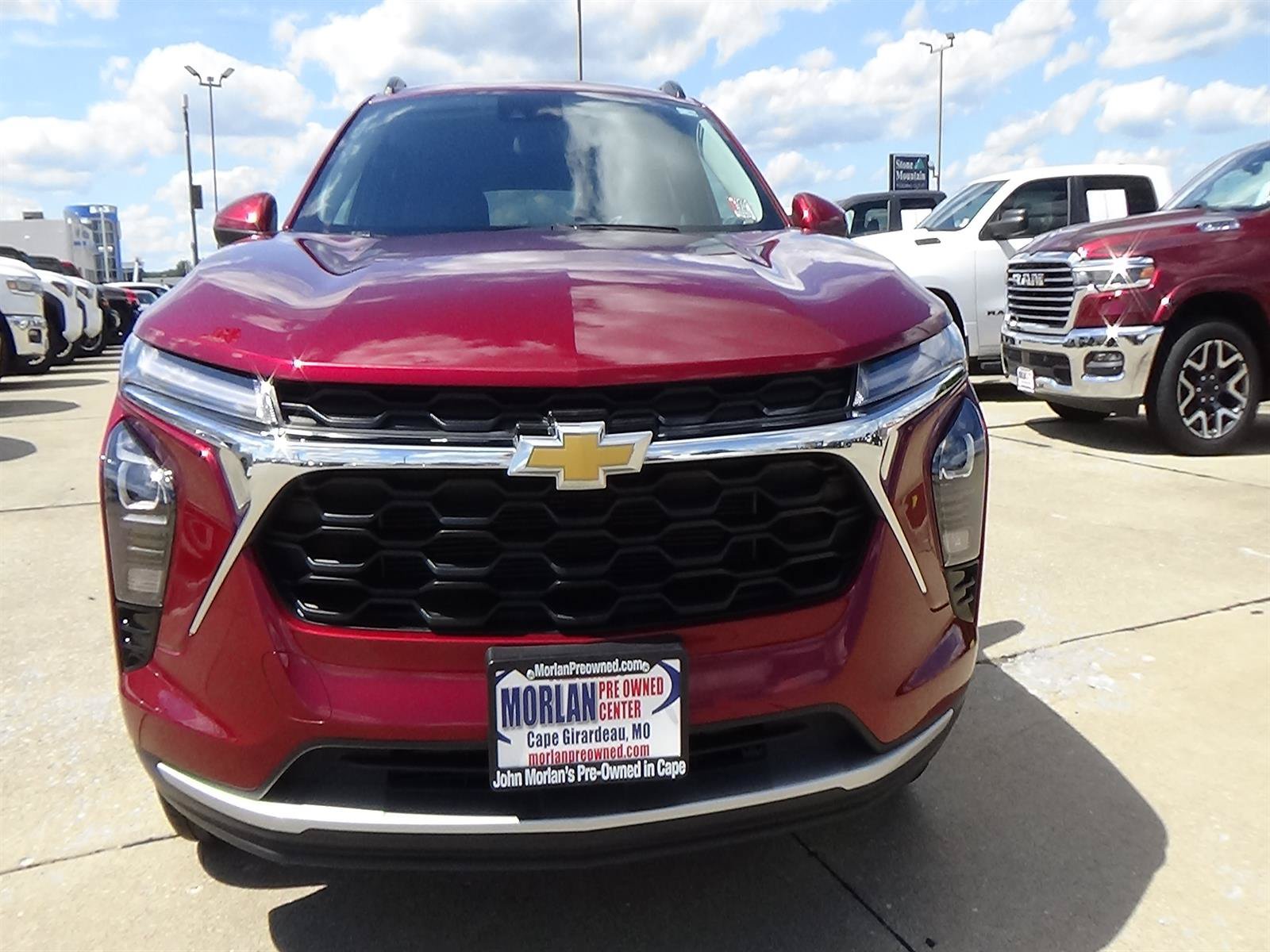 Used 2025 Chevrolet Trax LT w/ LT Convenience Package FWD image 3