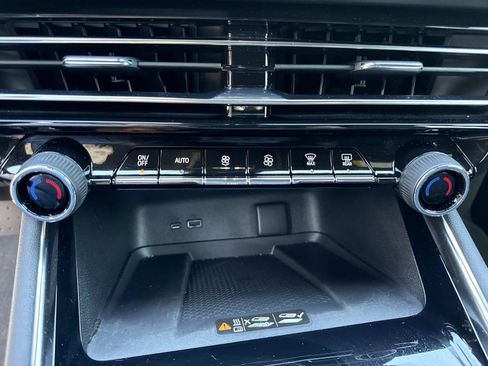 Used 2026 Chevrolet Traverse LT w/ Driver Confidence Package FWD image 27