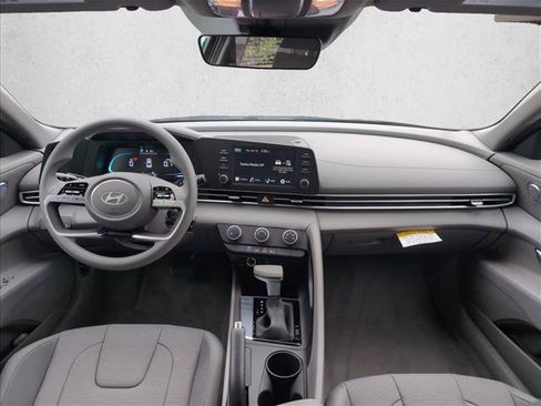 New 2026 Hyundai Elantra SE FWD image 18