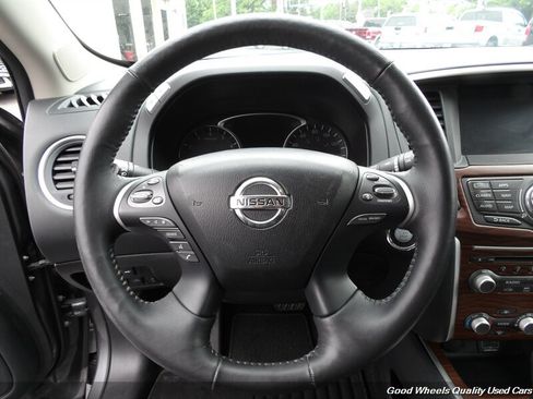 Used 2019 Nissan Pathfinder Platinum AWD/4WD image 17