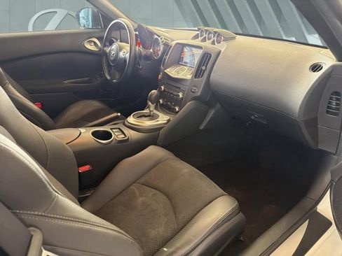 Used 2017 Nissan 370Z Touring RWD image 24