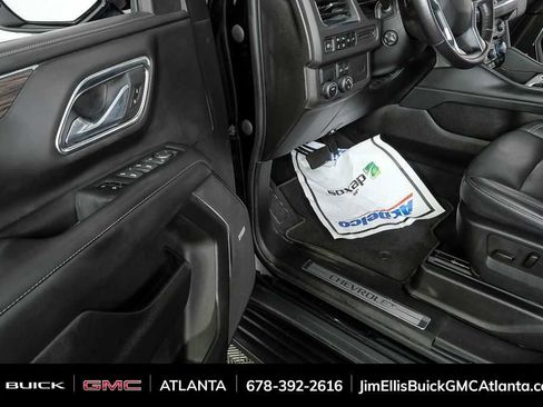 Used 2022 Chevrolet Suburban LT w/ Luxury Package image 9