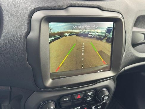 Used 2021 Jeep Renegade Latitude w/ Sun & Sound Group image 20