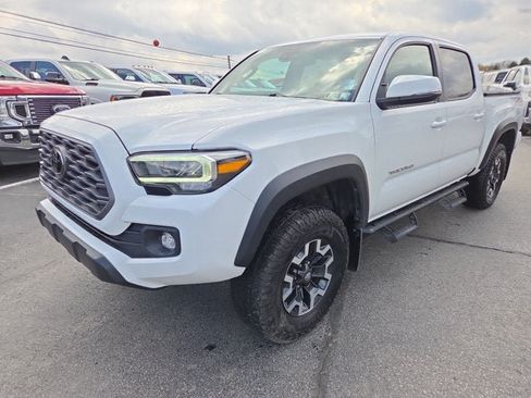 Used 2021 Toyota Tacoma TRD Off-Road w/ Technology Package AWD/4WD image 2